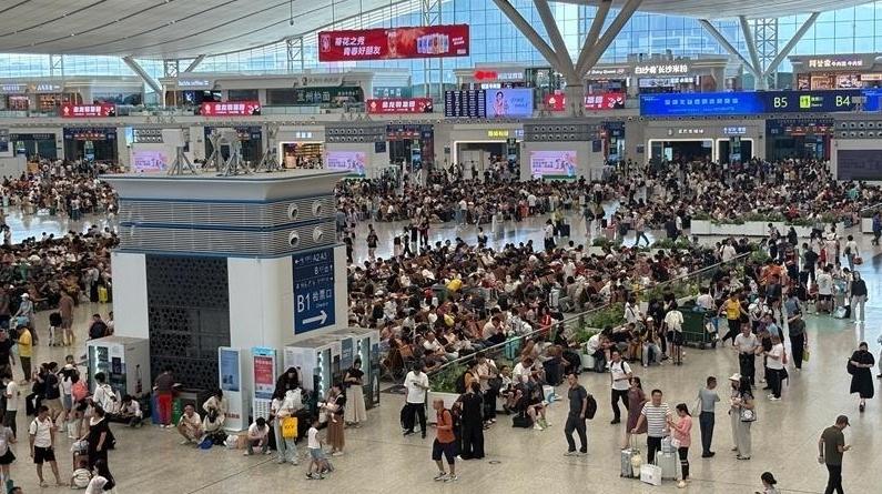 暑运过半，国铁广州局发送旅客超6000万人次